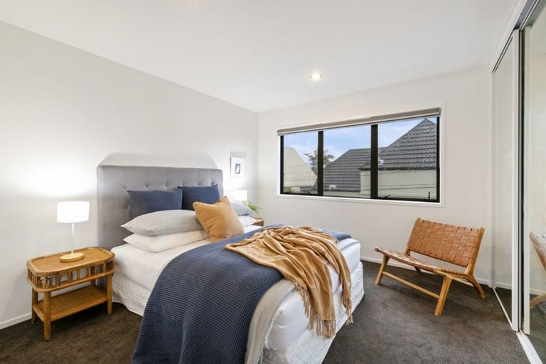 Photo of property in 136 East Coast Road, Forrest Hill, Auckland, 0620