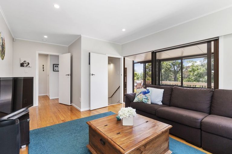 Photo of property in 41 Valley View Road, Glenfield, Auckland, 0629