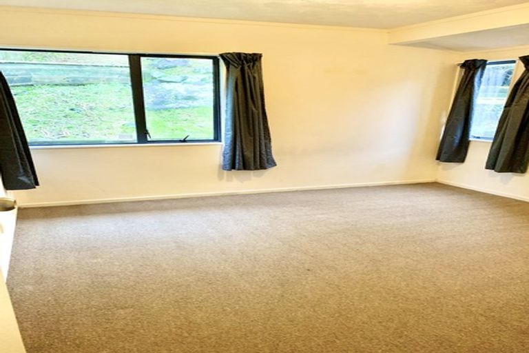 Photo of property in 5 Peter Button Place, Johnsonville, Wellington, 6037