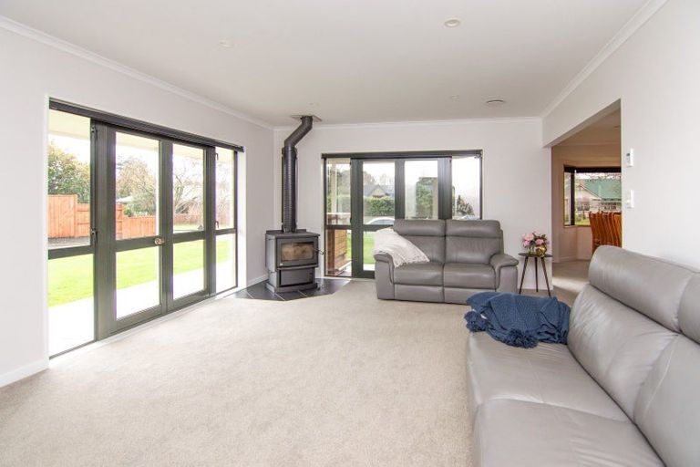 Photo of property in 23 Cashmere Drive, Fitzherbert, Palmerston North, 4410
