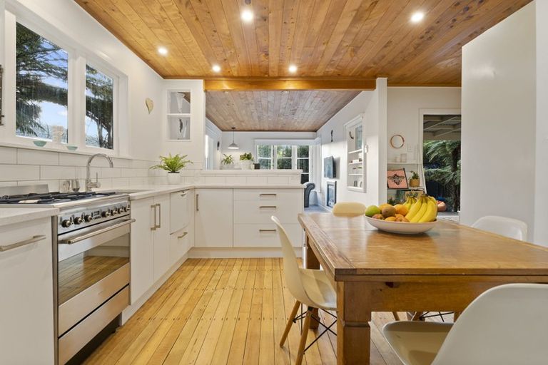 Photo of property in 802 West Coast Road, Oratia, Auckland, 0604