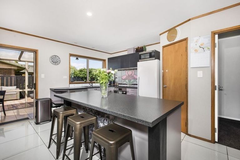 Photo of property in 37 Evanda Crescent, Conifer Grove, Takanini, 2112