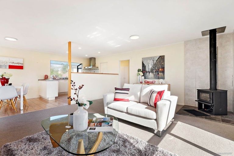 Photo of property in 2/106 Seymour Road, Sunnyvale, Auckland, 0612