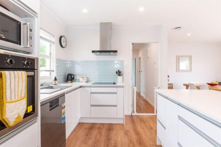 Photo of property in 2/137 Shakespeare Road, Milford, Auckland, 0620