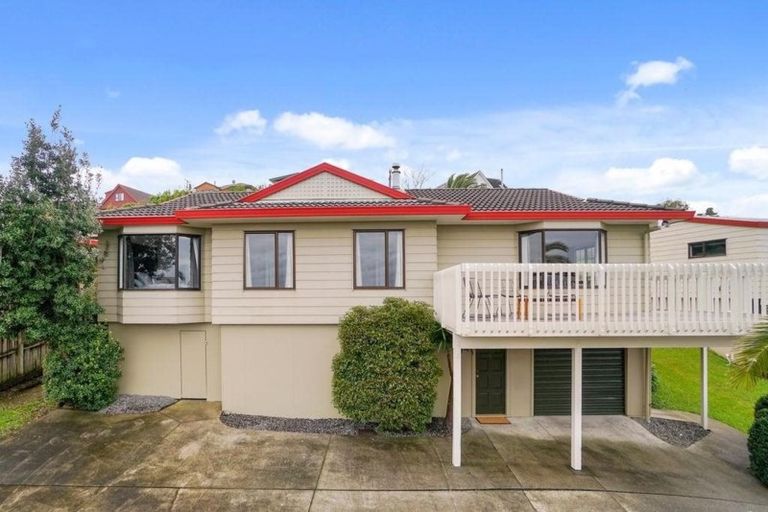 Photo of property in 18 Amery Place, West Harbour, Auckland, 0618
