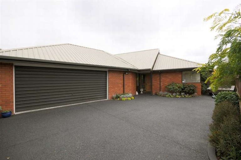 Photo of property in 15 Claverley Gardens, Avonhead, Christchurch, 8042