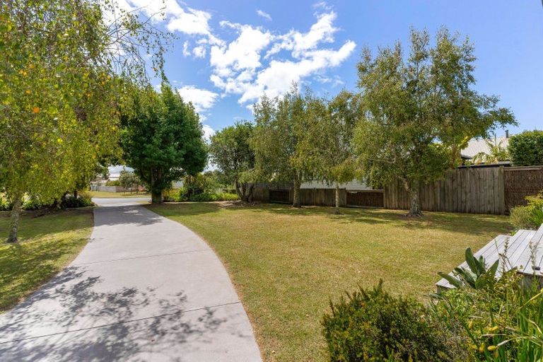 Photo of property in 210 Linton Crescent, Whangamata, 3620