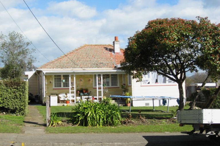 Photo of property in 4 Churchill Street, Waipukurau, 4200