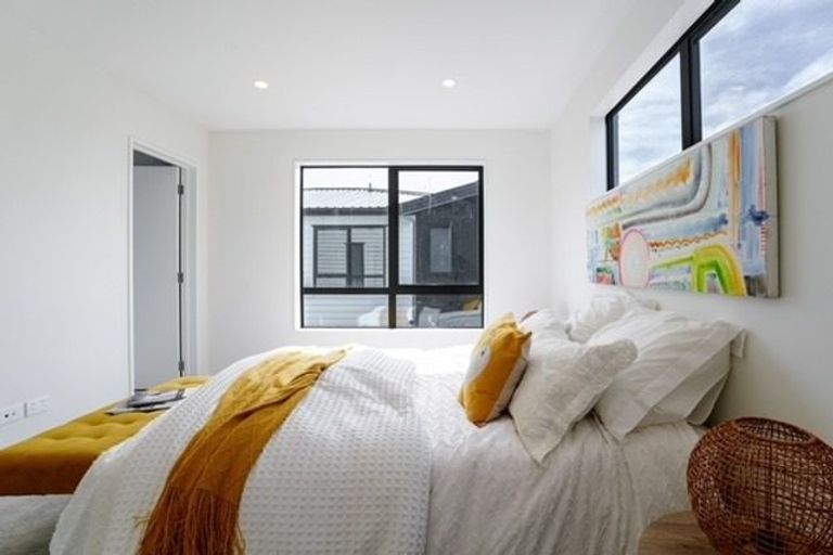 Photo of property in 4b Unsworth Drive, Unsworth Heights, Auckland, 0632