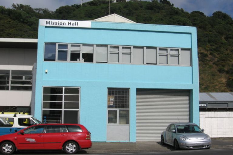 Photo of property in 17 Kaiwharawhara Road, Kaiwharawhara, Wellington, 6035