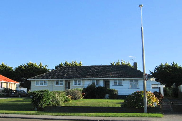 Photo of property in 92 Main Road, Titahi Bay, Porirua, 5022