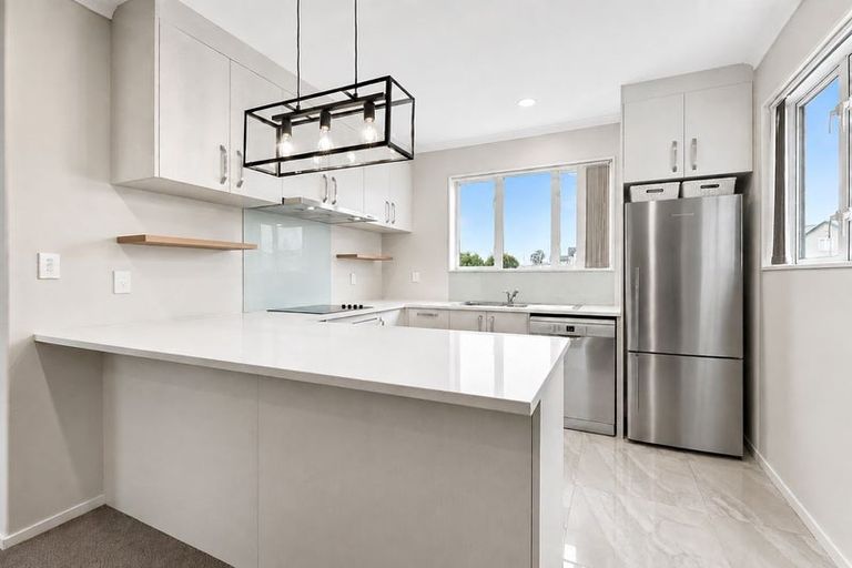 Photo of property in 19 Stitchbird Crescent, Papakura, 2110