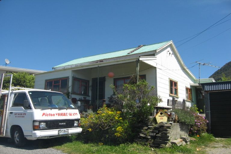 Photo of property in 21 Dorset Street, Picton, 7220