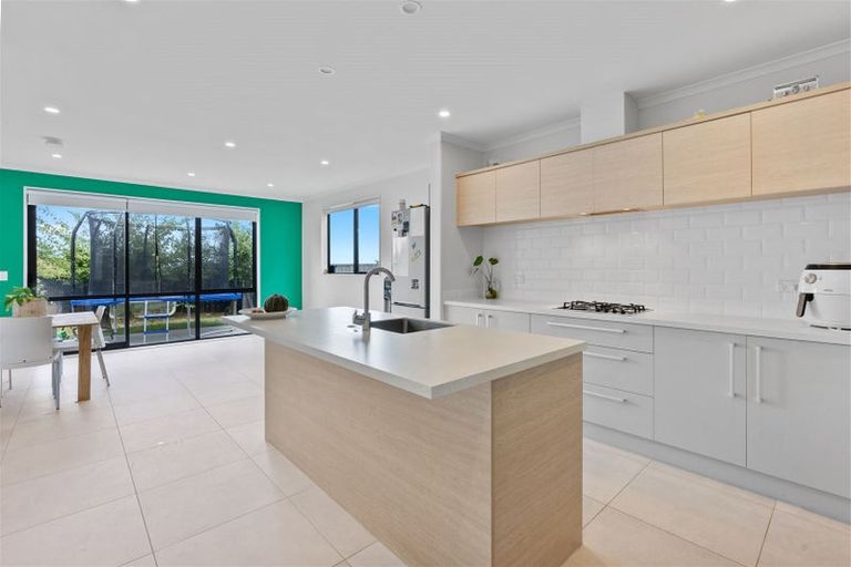 Photo of property in 100 Matairangi Avenue, Totara Heights, Auckland, 2105