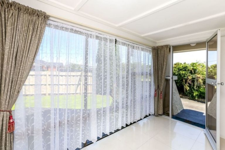 Photo of property in 421 Mangorei Road, Highlands Park, New Plymouth, 4312