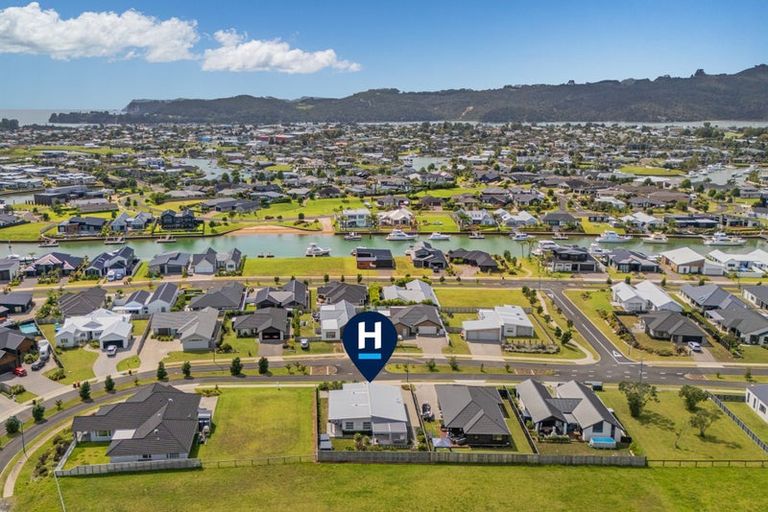 Photo of property in 8 Onerere Drive, Whitianga, 3510