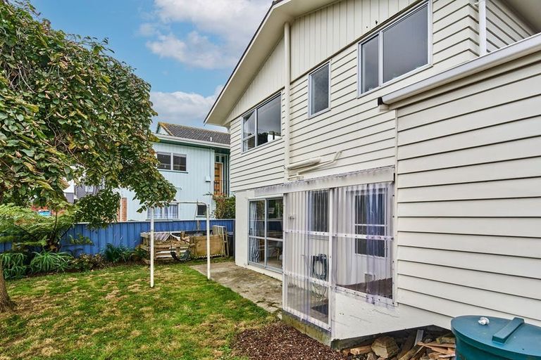 Photo of property in 14 Ardal Grove, Tirohanga, Lower Hutt, 5010