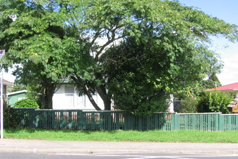 Photo of property in 1/18 Strid Road, Te Atatu South, Auckland, 0610