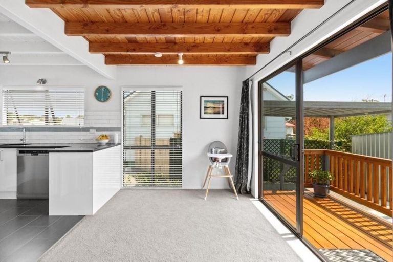 Photo of property in 16b Bay Street, Red Beach, 0932