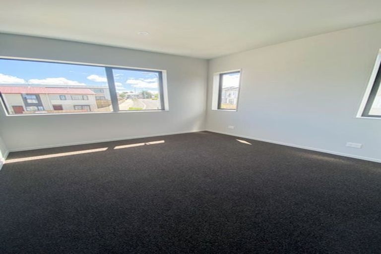 Photo of property in 30 Matawhanga Drive, Wattle Downs, Auckland, 2103