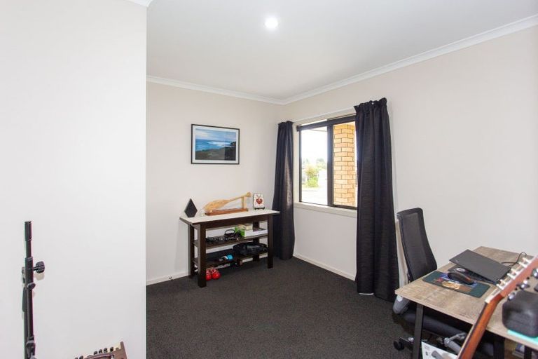 Photo of property in 24 Poynter Place, Gonville, Whanganui, 4501