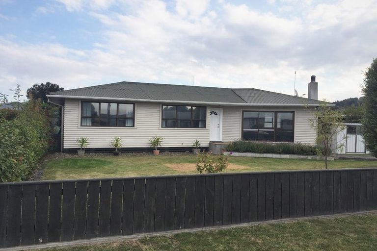 Photo of property in 5 Warwick Crescent, Taradale, Napier, 4112