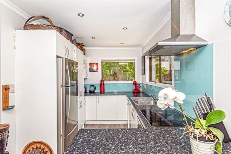 Photo of property in 4 Mona Vale, West Harbour, Auckland, 0618