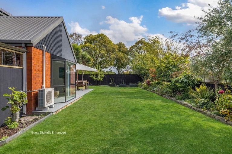 Photo of property in 20 Sheraton Place, Redwood, Christchurch, 8051