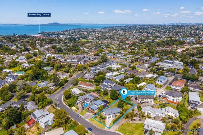 Photo of property in 3 Idyll Place, Northcross, Auckland, 0632