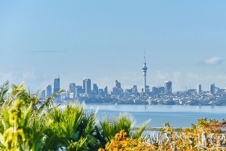 Photo of property in 5 Cherub Place, West Harbour, Auckland, 0618