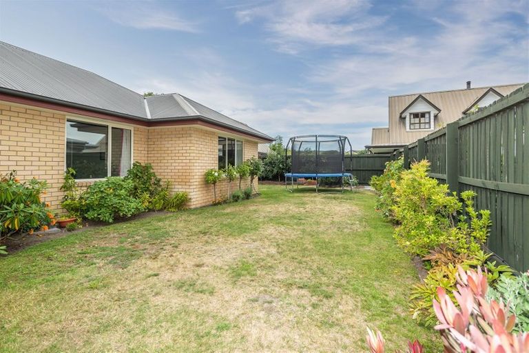 Photo of property in 132 Rothesay Road, Parklands, Christchurch, 8083