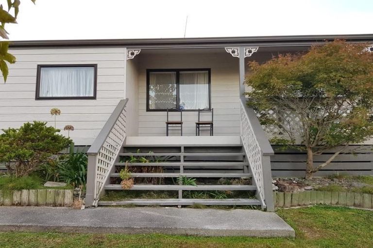 Photo of property in 21 Dahlstrom Grove, Kelvin Grove, Palmerston North, 4414