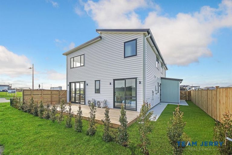 Photo of property in 1 Korowhiti Road, Clarks Beach, 2122