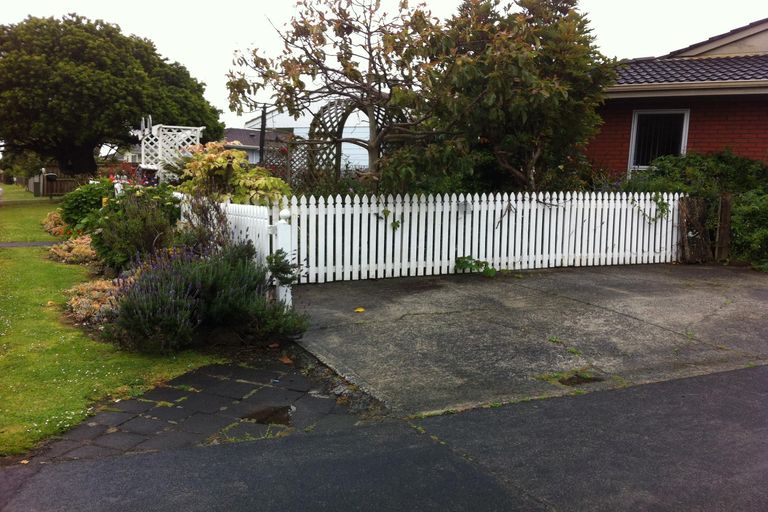Photo of property in 12 Ashmore Place, Favona, Auckland, 2024