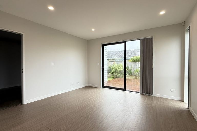 Photo of property in 5/21 Akoranga Drive, Northcote, Auckland, 0627