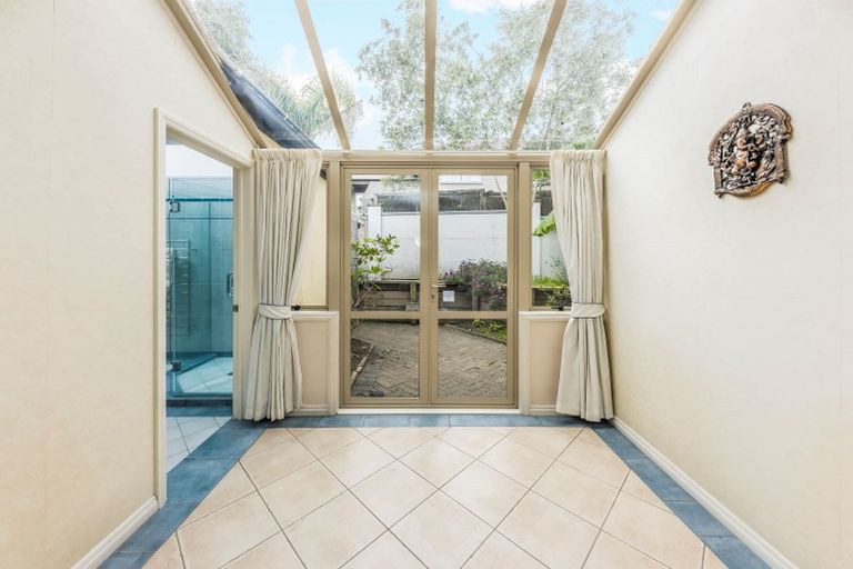 Photo of property in 2 Anaheim Boulevard, Shamrock Park, Auckland, 2016