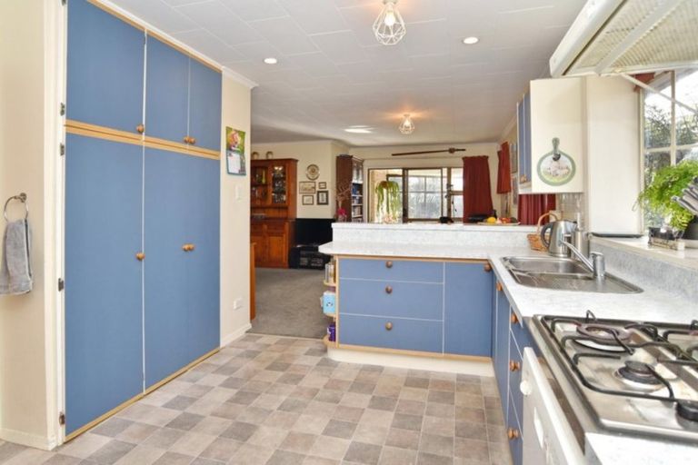 Photo of property in 11 Emlyn Place, Avondale, Christchurch, 8061