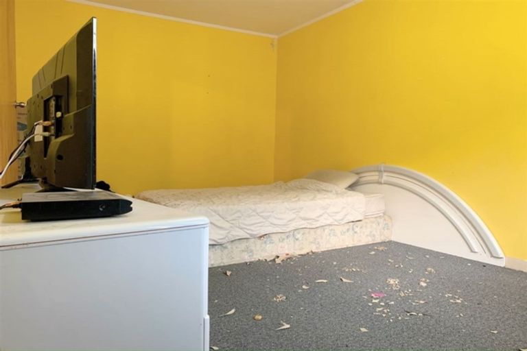 Photo of property in 1/9 Wairata Place, Te Atatu South, Auckland, 0610