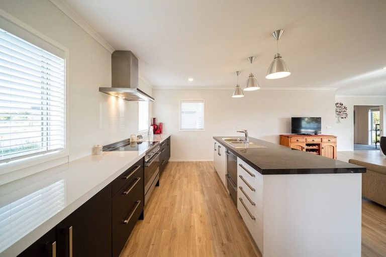 Photo of property in 53 Links Drive, Waiwhakaiho, New Plymouth, 4312