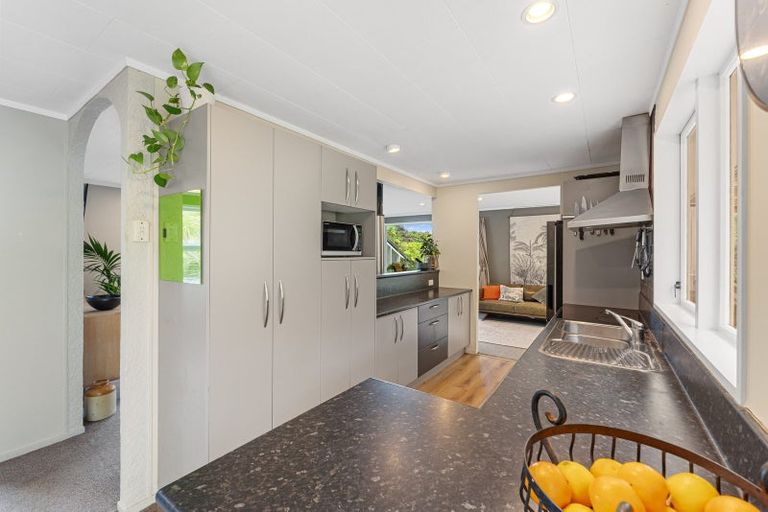 Photo of property in 18 Steam Hauler Track, Waitakere, Henderson, 0782