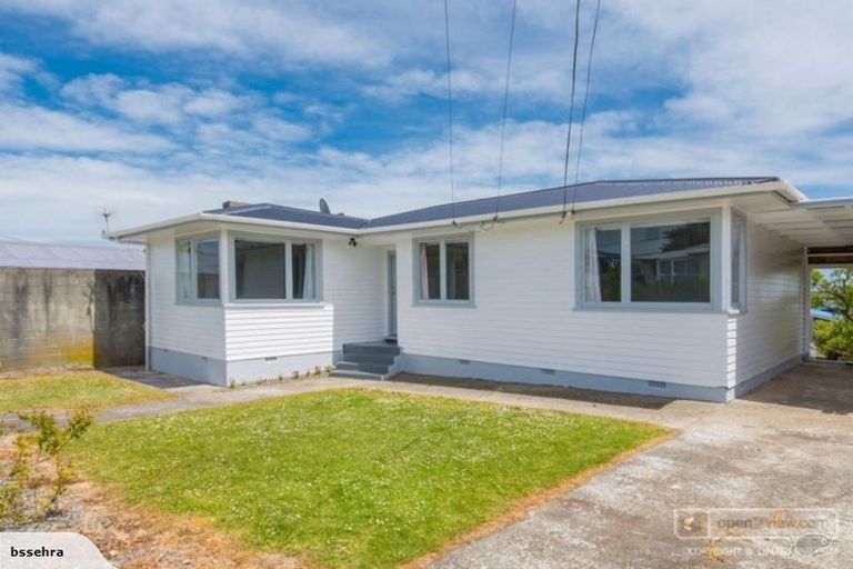 Photo of property in 39 Baylands Drive, Newlands, Wellington, 6037
