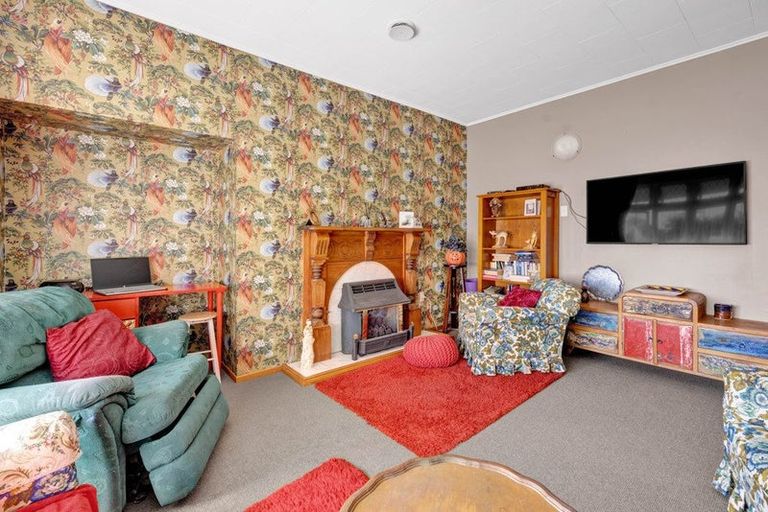 Photo of property in 70 Collins Street, Hawera, 4610