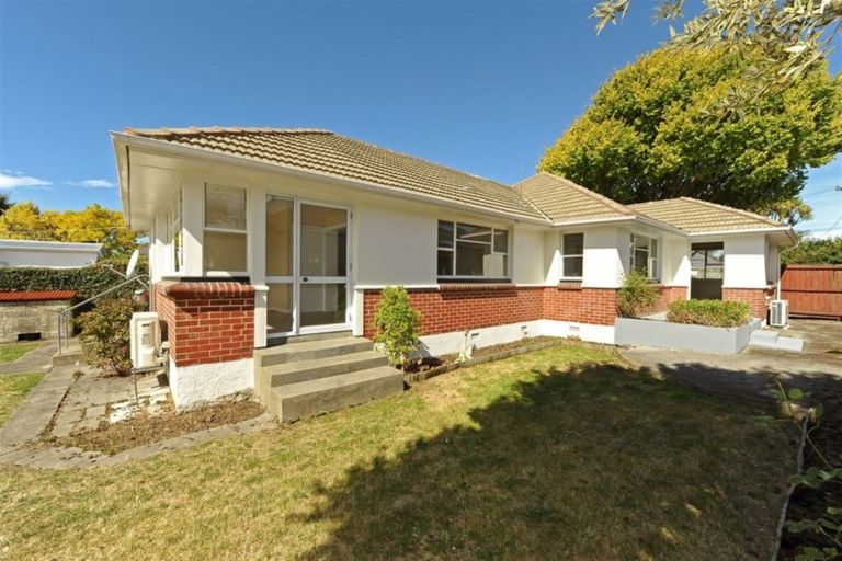 Photo of property in 39 Acacia Avenue, Upper Riccarton, Christchurch, 8041