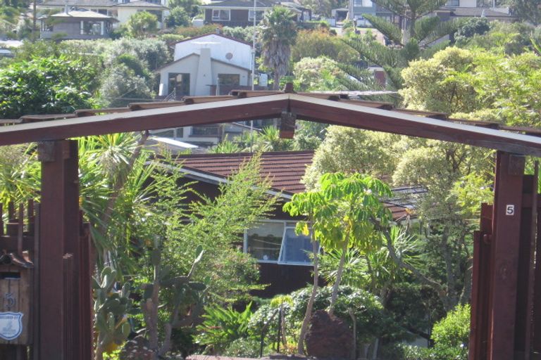 Photo of property in 5 Sandown Road, Rothesay Bay, Auckland, 0630