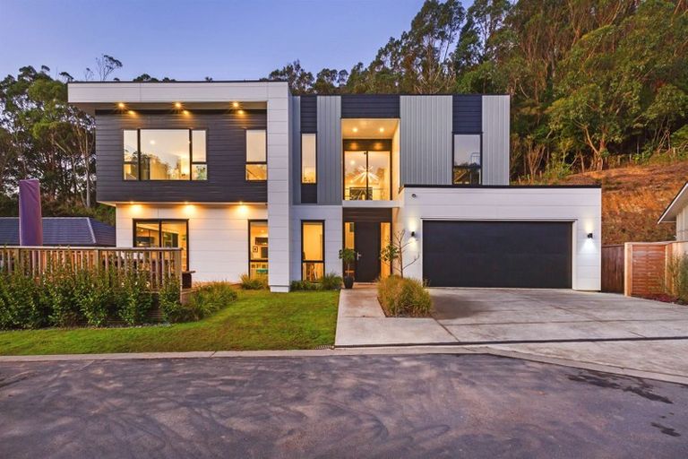 Photo of property in 5 Hull Place, Whitby, Porirua, 5024