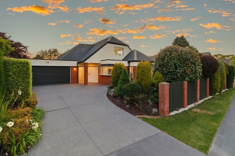 Photo of property in 17 Greystoke Lane, Avonhead, Christchurch, 8042