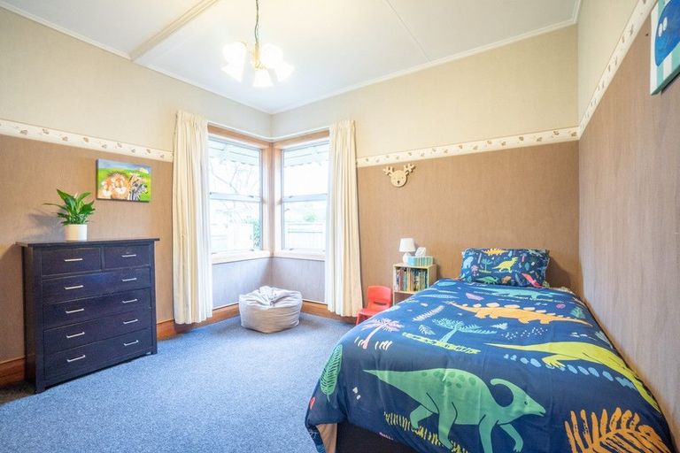 Photo of property in 18 Kingswood Street, Takaro, Palmerston North, 4412