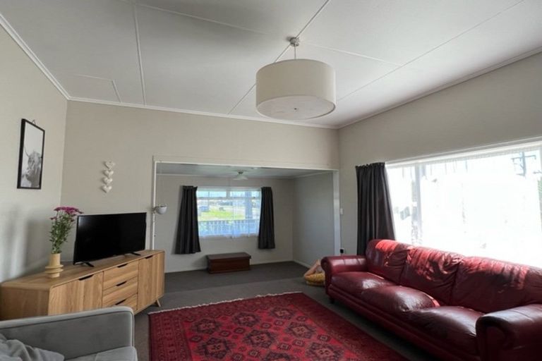 Photo of property in 13 High Street West, Waitara, 4320