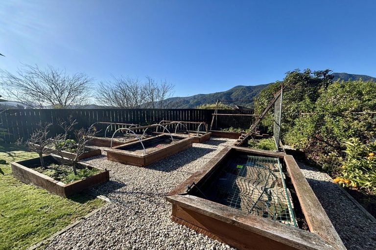 Photo of property in 33 Harbour View Heights, Picton, 7220