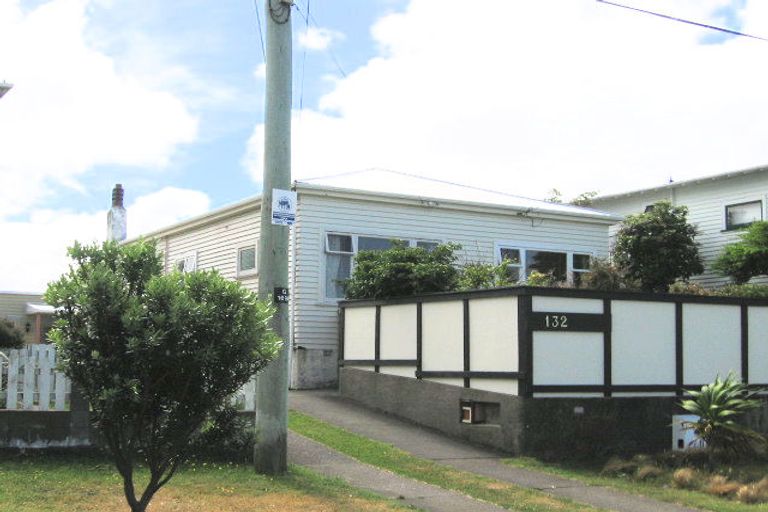 Photo of property in 132 The Ridgeway, Mornington, Wellington, 6021